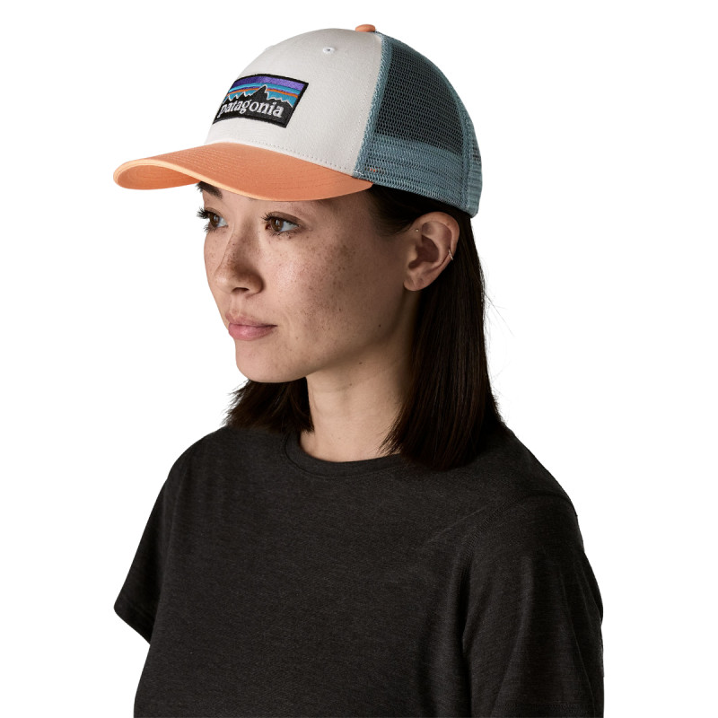 Šiltovka Patagonia P-6 LOGO LOPRO TRUCKER HAT