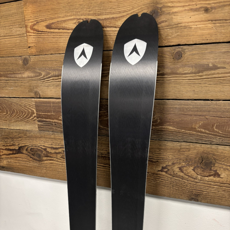 Skialpové lyže Dynastar VERTICAL 86 + HM ROTATION 10 + POMOCA SKINS